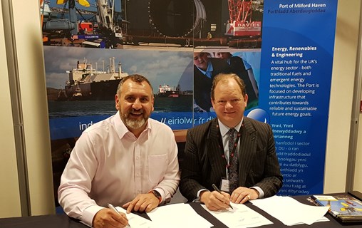Simon Gillett, Chief Executive at Wave-tricity, and Alec Don, Chief Executive at the Port of Milford Haven, sign new deal which extends each business’ commitment to marine renewable energy development in Pembrokeshire.